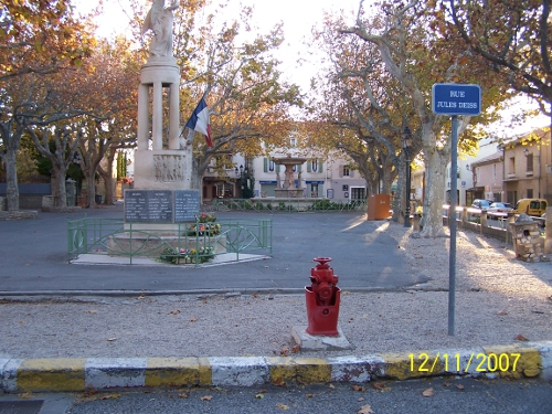 Monument aux Morts avant travaux - Place Laugier de Monblan